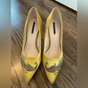 Zara Mustard color elegant pumps
